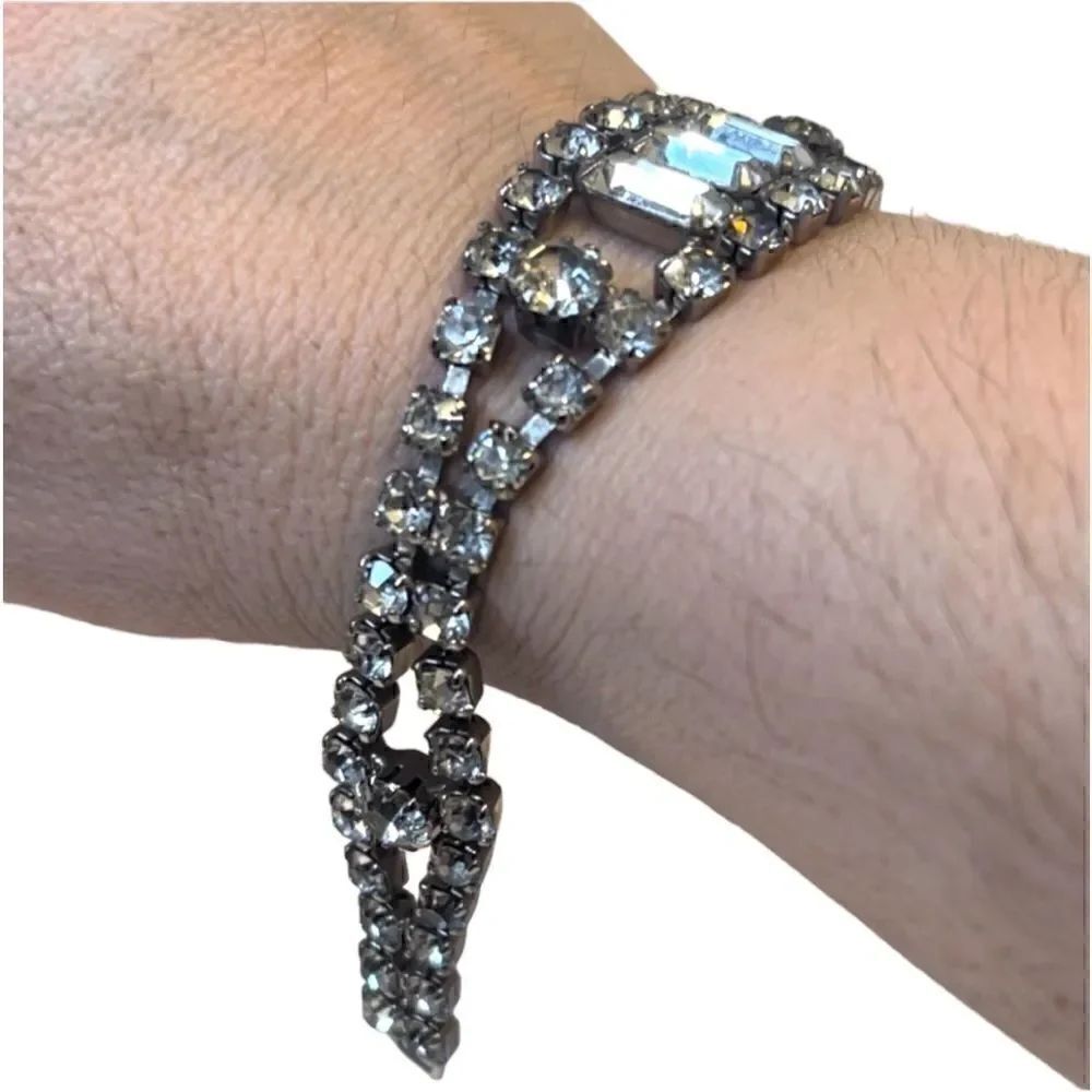 Vintage Rhinestone Bracelet – Timeless Sparkle & Glamour